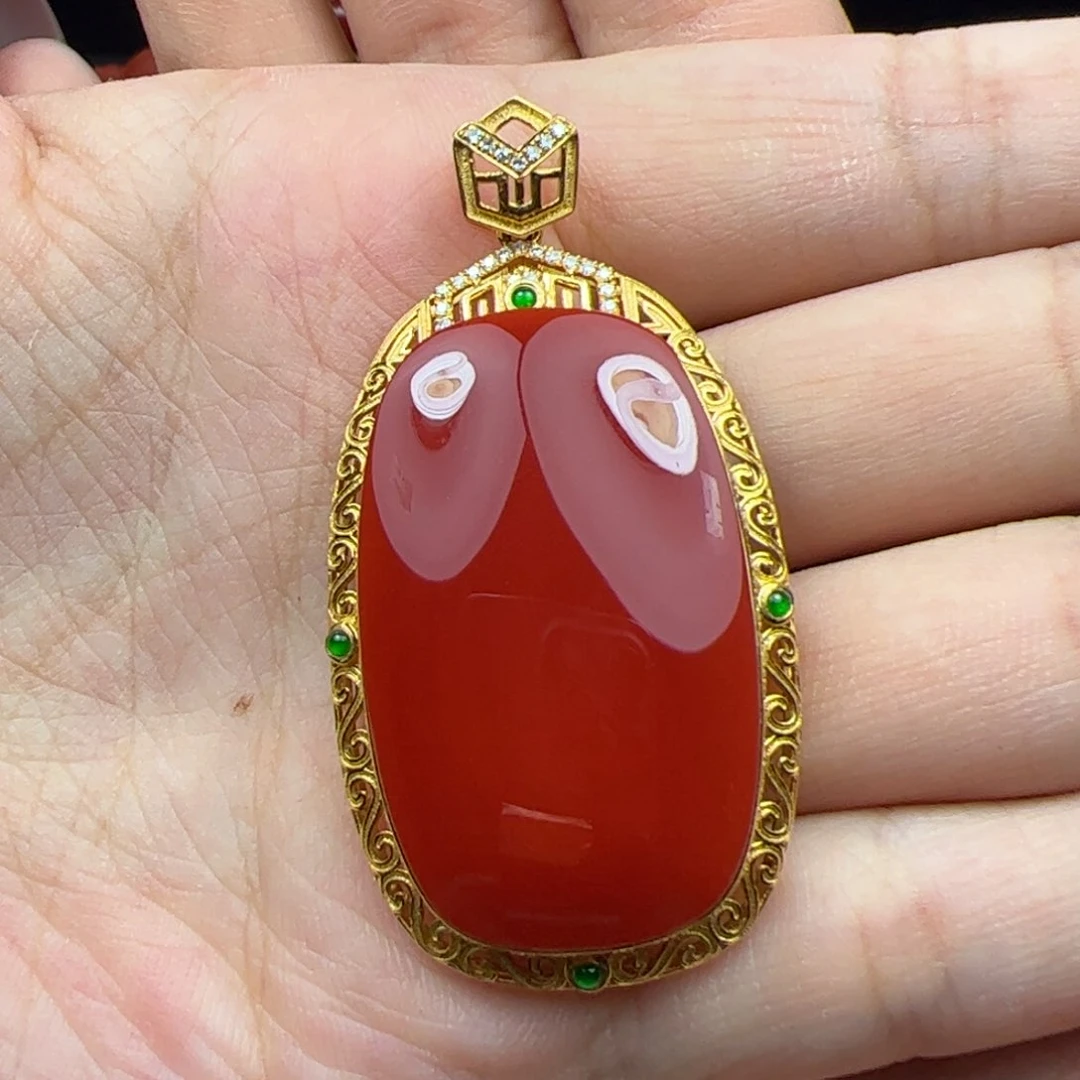 18K金镶嵌吊坠南红玛瑙