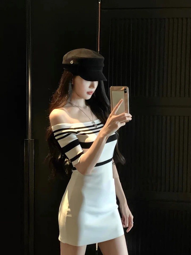 黑白撞色条纹一字肩连衣裙女夏季气质修身收腰裙子显瘦针织短裙