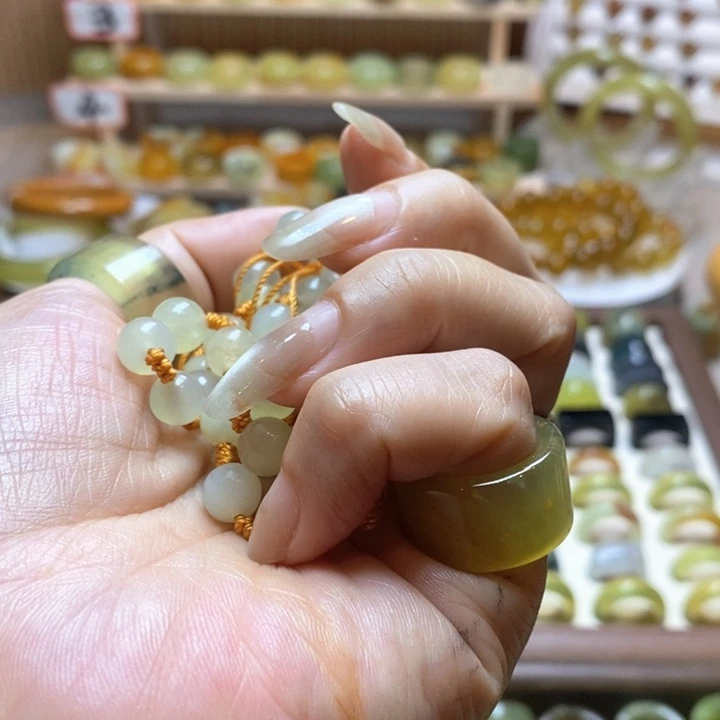 保***国岫玉未镶嵌项圈岫玉