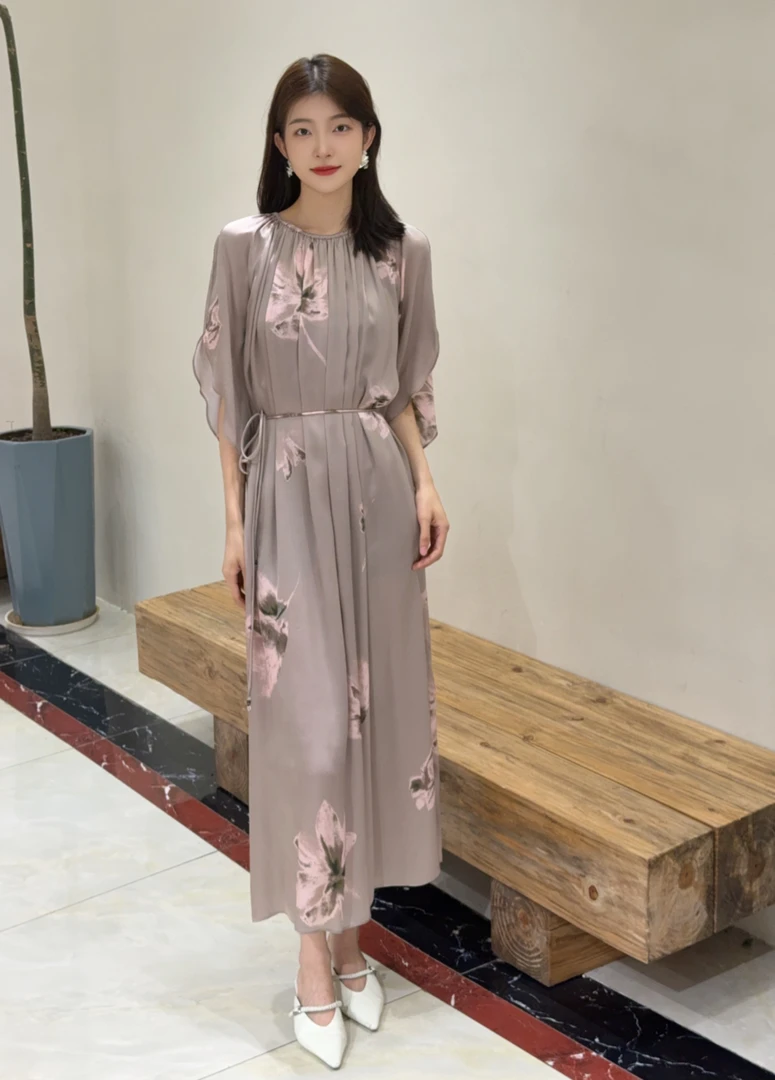 一着章海燕2025丝滑缎面灰粉桑蚕丝连衣裙收腰长款裙子L197