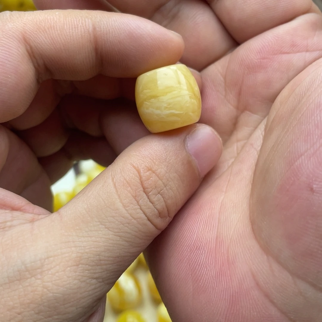琥珀未镶嵌颈饰琥珀蜜蜡