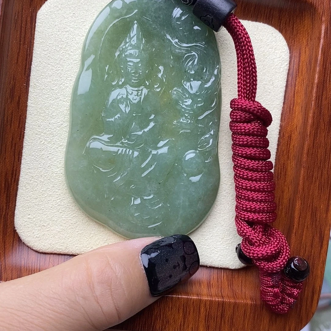 翡翠未镶嵌颈饰御龙观音