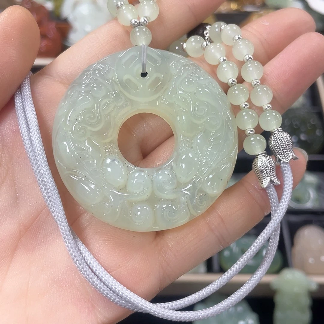 蛇纹石玉颈饰未镶嵌