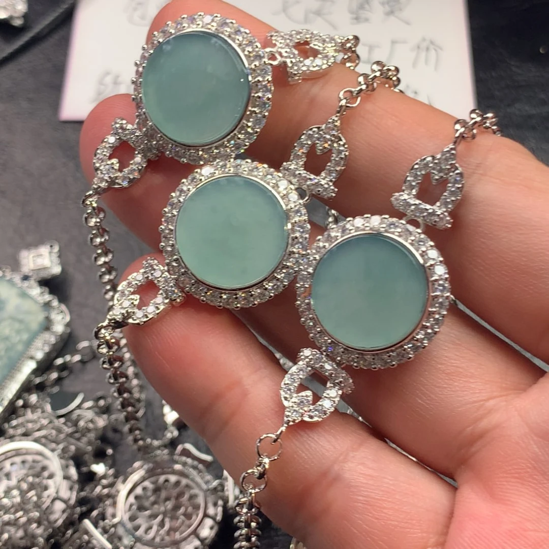 翡翠颈饰未镶嵌无事牌手链