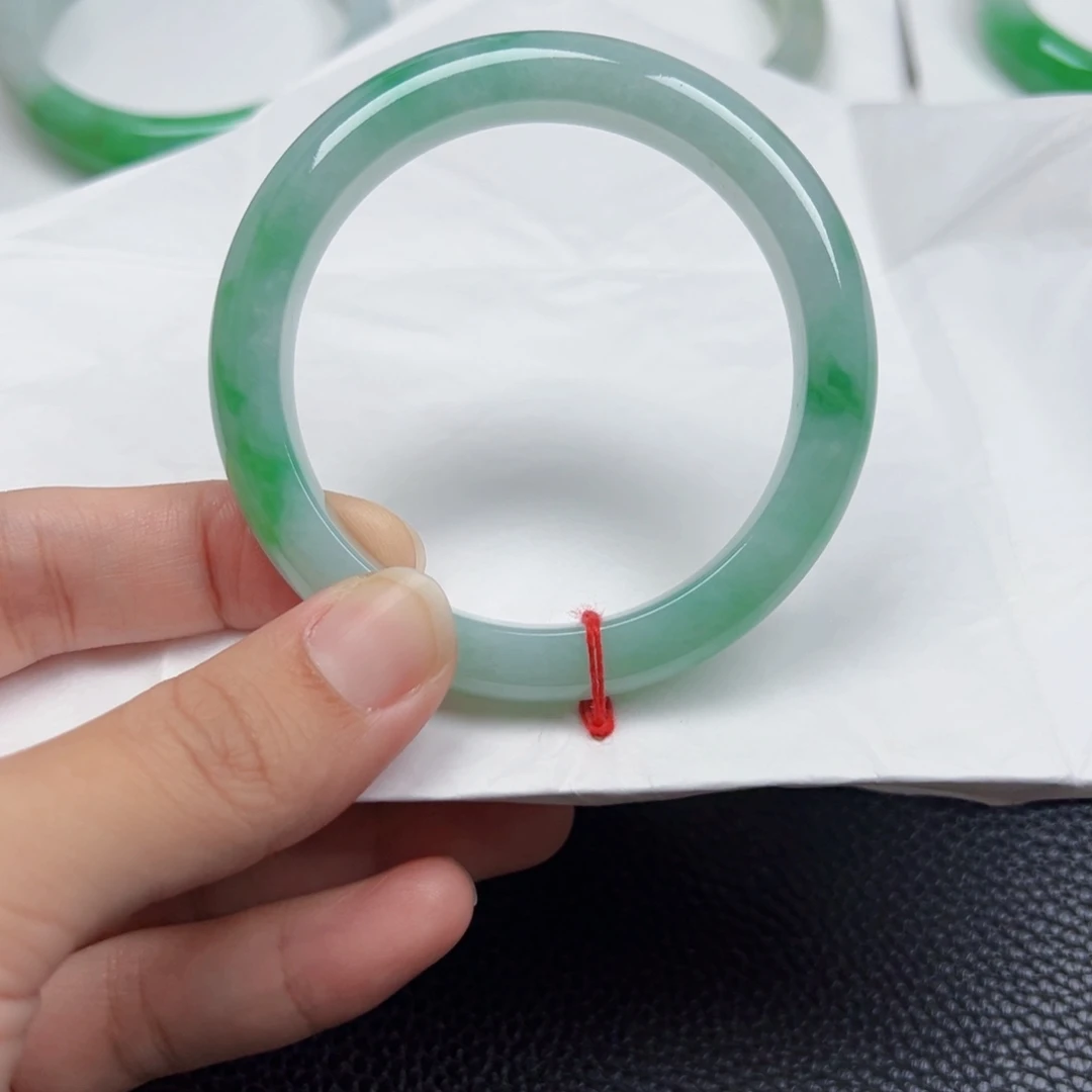 翡翠未镶嵌手镯天然翡翠A货 54正圈 阳绿 阳春白雪