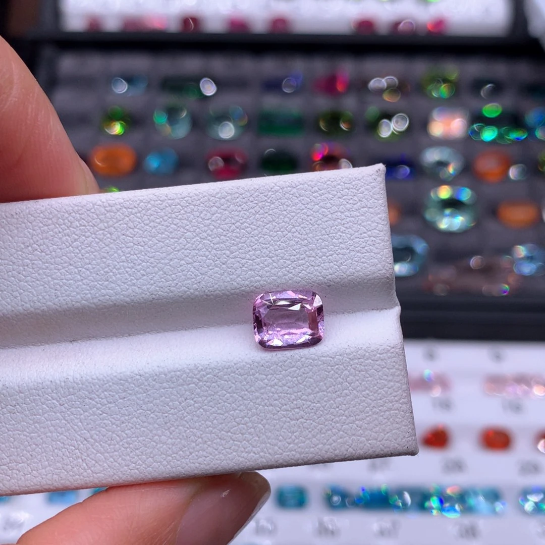 彩色蓝宝石珠宝奇石未镶嵌