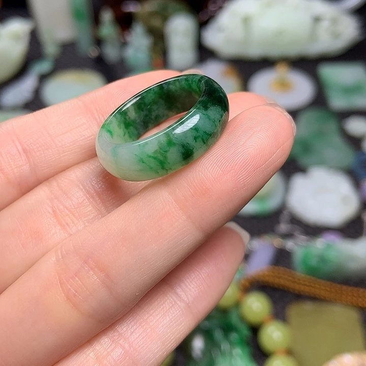翡翠未镶嵌挂件清