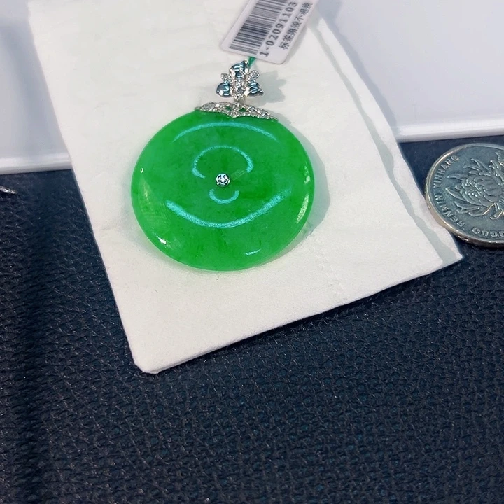 颈饰18K金镶嵌翡翠裕****姐