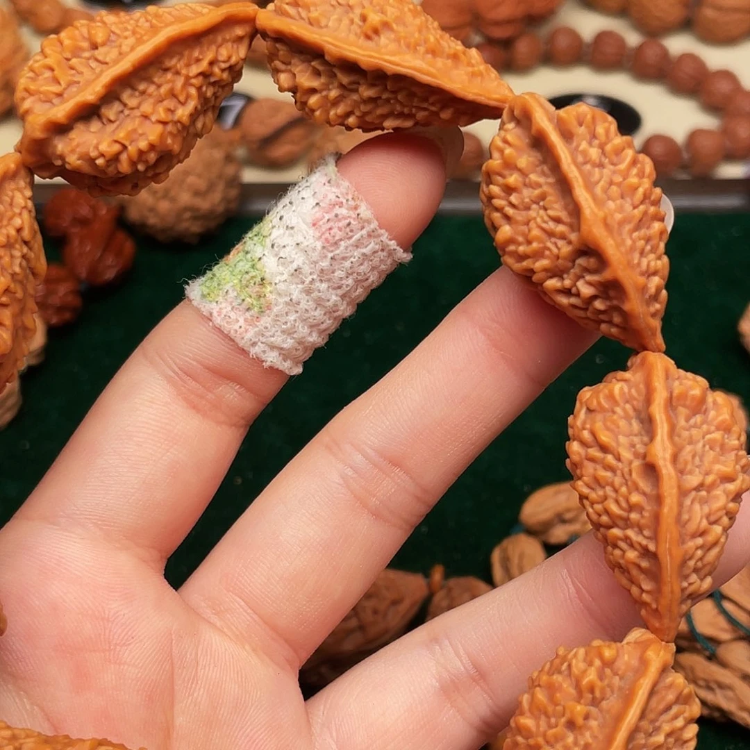 胡***北吊坠文玩核桃绣花鞋