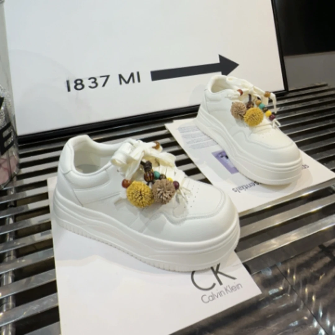 YMQ逸美琦女款早秋款ins风轻奢糖球女款小白鞋休闲鞋