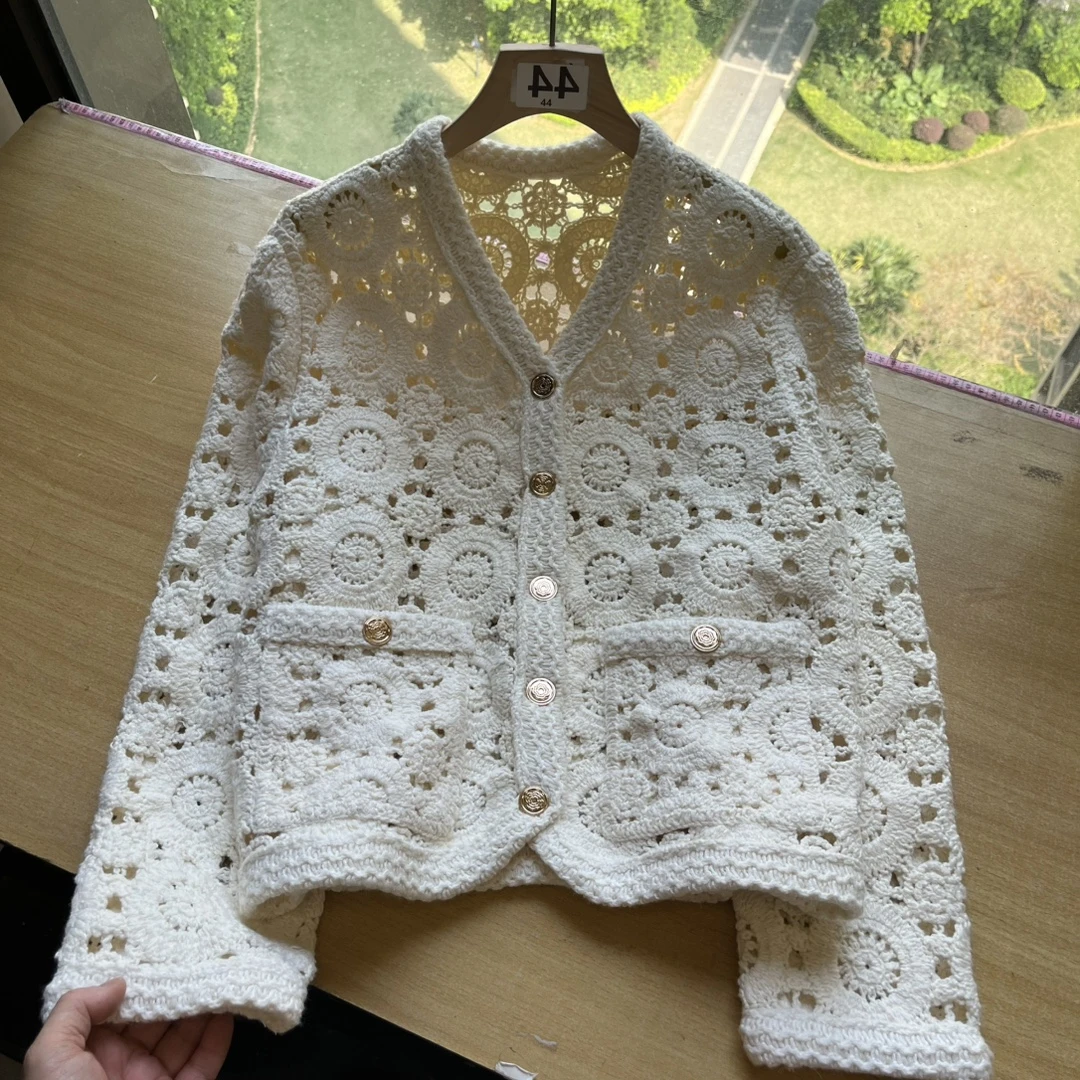 27号-法式钩花镂空圆领单排扣米色上衣2025秋季新款针织开衫外套