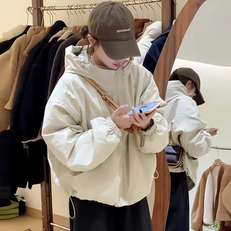 初秋装休闲短款冲锋衣外套女秋季新款2025爆款小个子薄款连帽夹克
