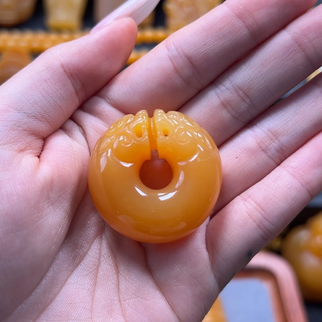 老***哥石英质玉（缅黄）未镶嵌手玩件