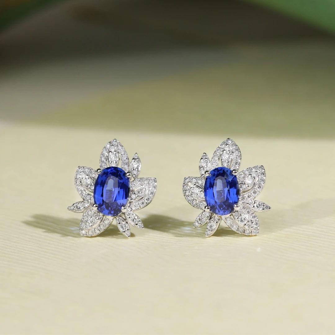 培育蓝宝石【三隆珠宝】#856 铂金PT950枫叶蓝宝耳钉气质时尚奢华