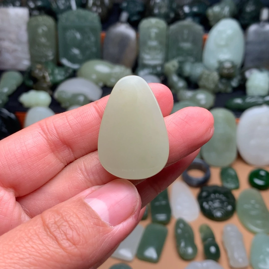 和田玉颈饰未镶嵌生**态