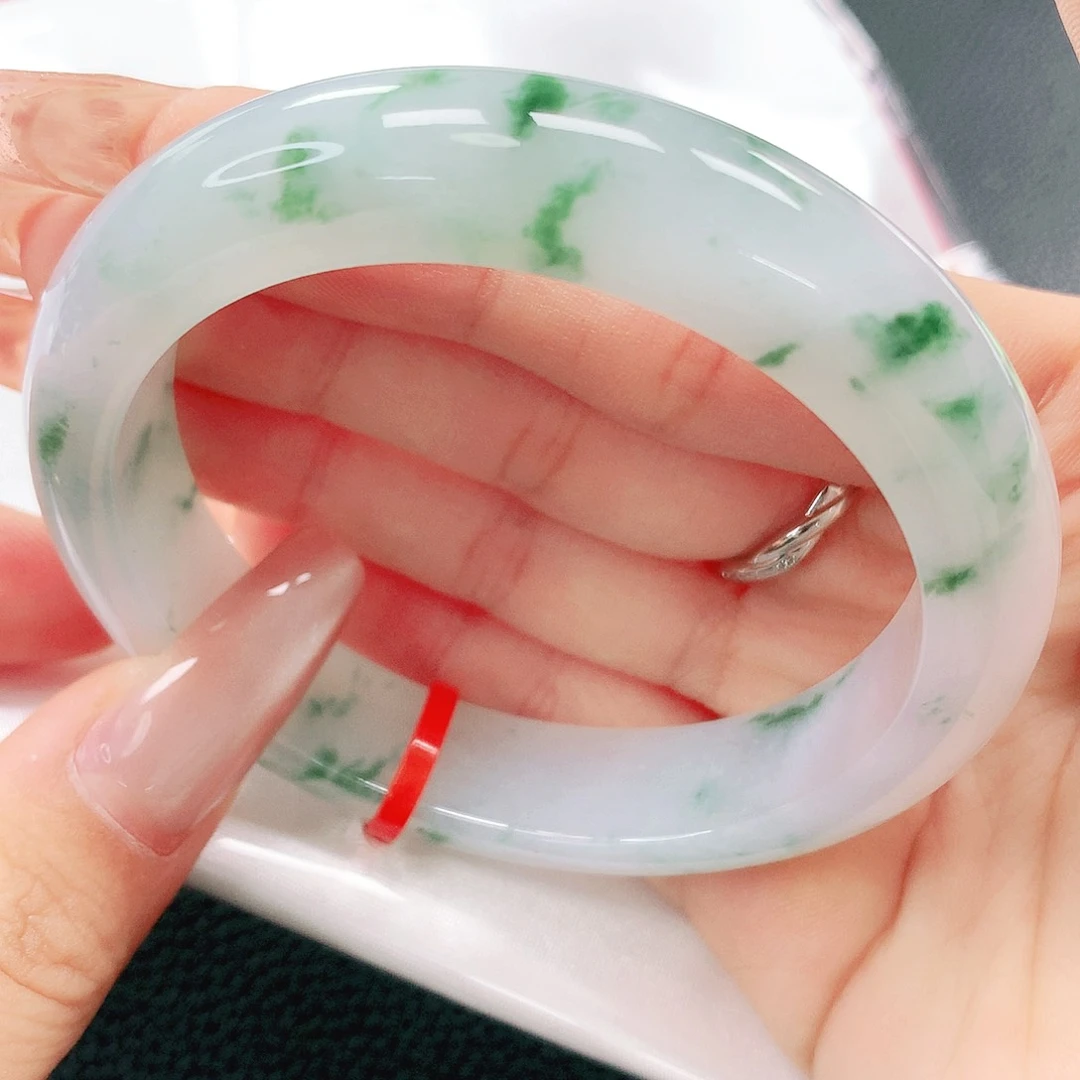 翡翠手镯未镶嵌56圈