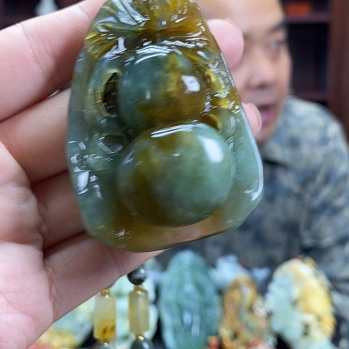 蛇纹石玉未镶嵌颈饰