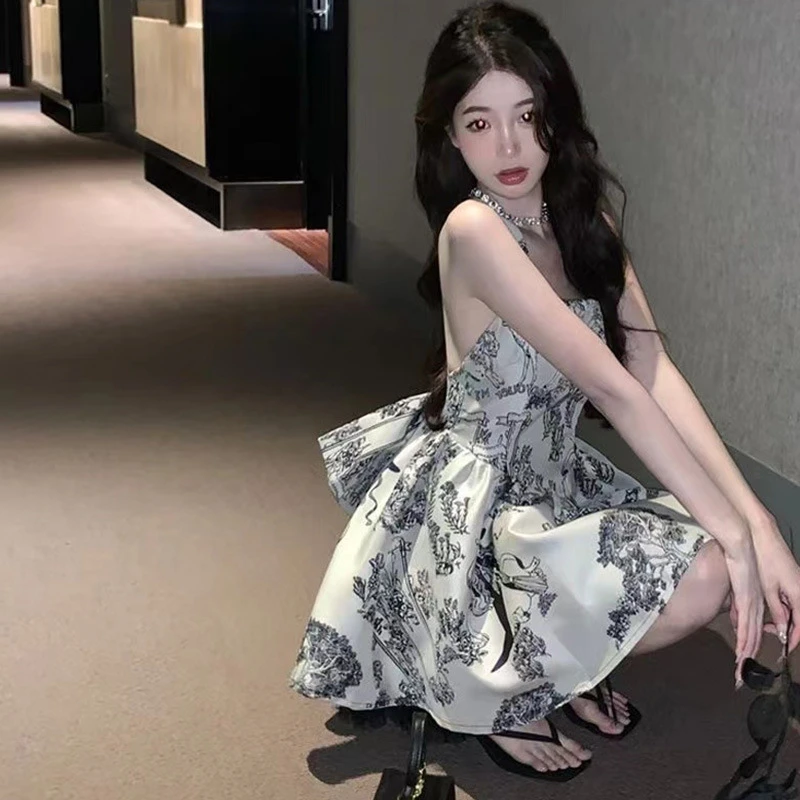 高级感吊带连衣裙女夏2025新款收腰a字显瘦蝴蝶结露背短裙小个子