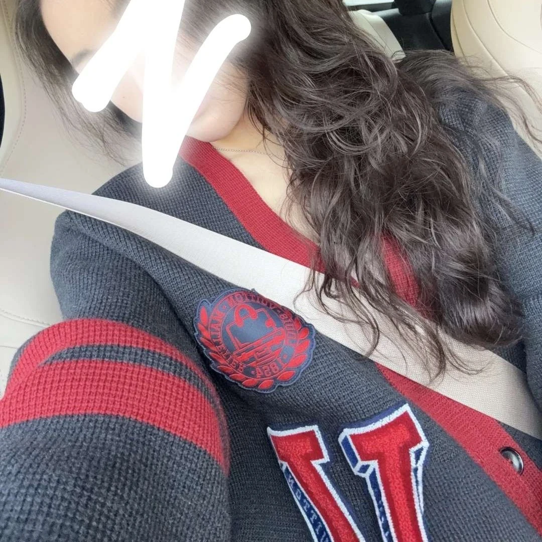 全新未使用 LouisVuitton/路易威登 001366 撞色圆领开衫 S码