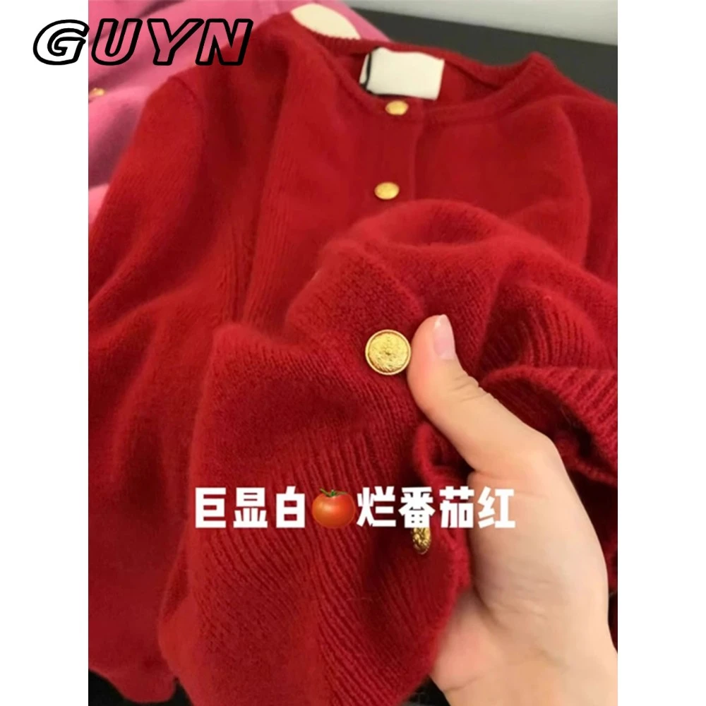 GUYN新年红色氛围感针织开衫女秋冬慵懒风小香风毛衣外套上衣