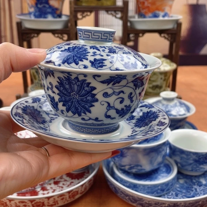 摆件陶青花缠枝莲元宝盖碗