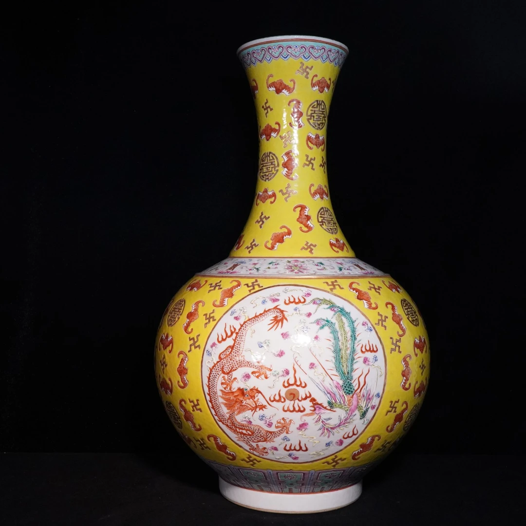 Lot51-C黄地粉彩龙凤纹赏瓶-光绪年制款h43-LW12270060001020