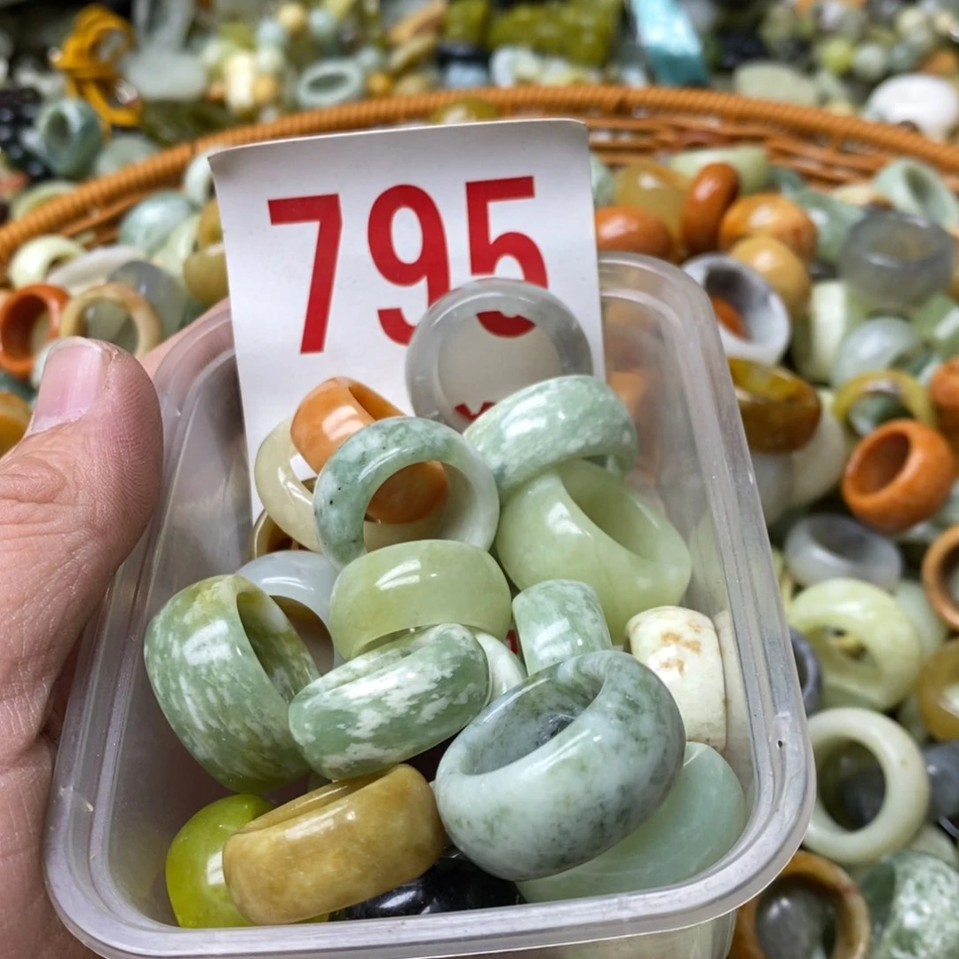 蛇纹石玉挂坠未镶嵌