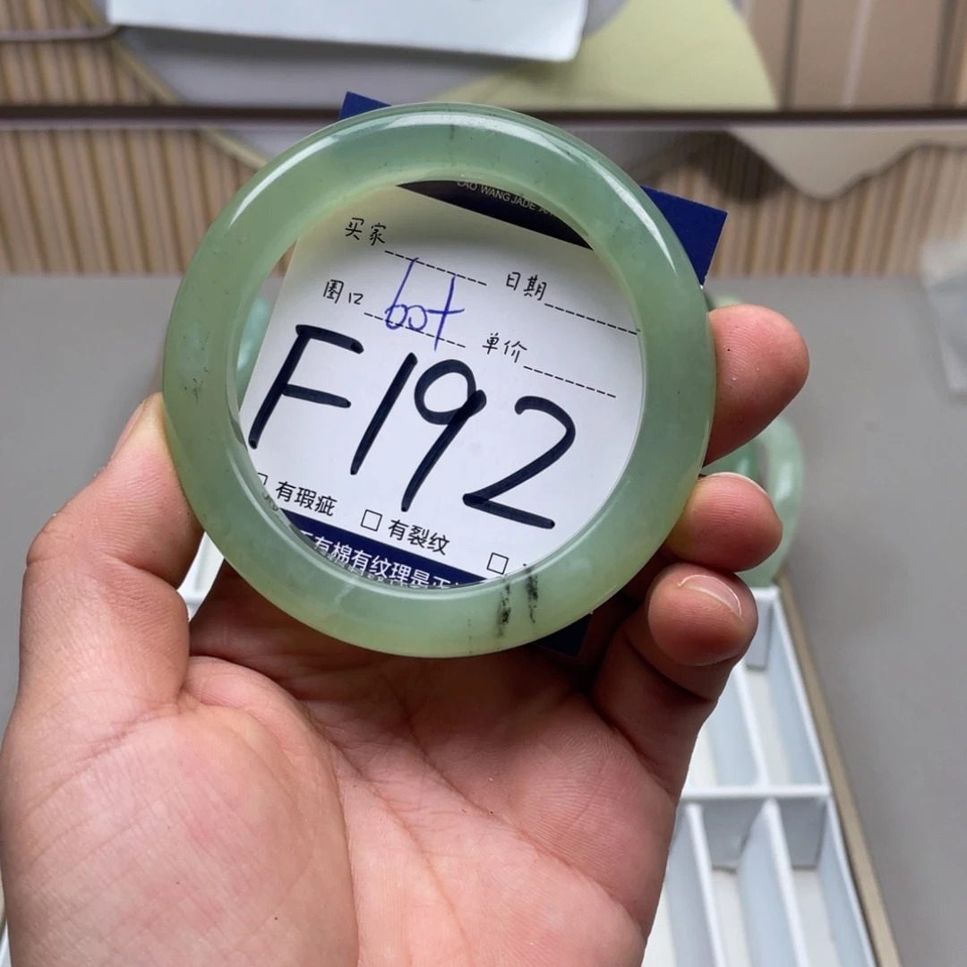 岫玉手镯手镯未镶嵌