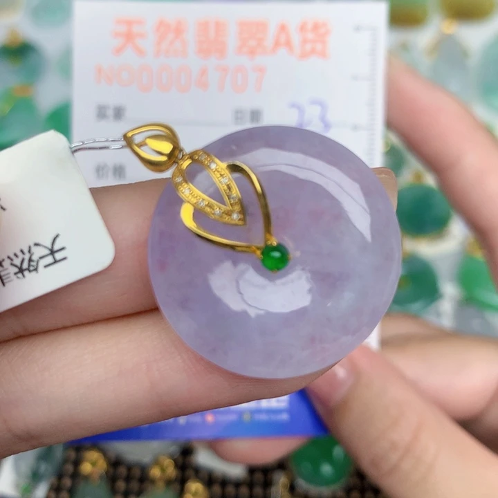 颈饰18K金镶嵌翡翠扣