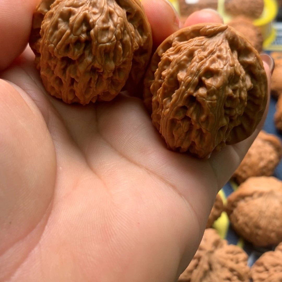 【闪购商品】文玩核桃把件三角白37