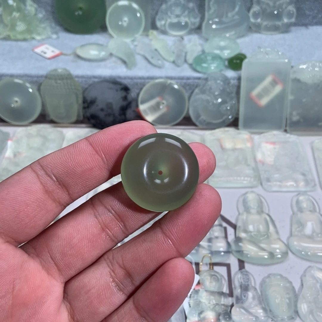 大***店蛇纹石玉未镶嵌颈饰