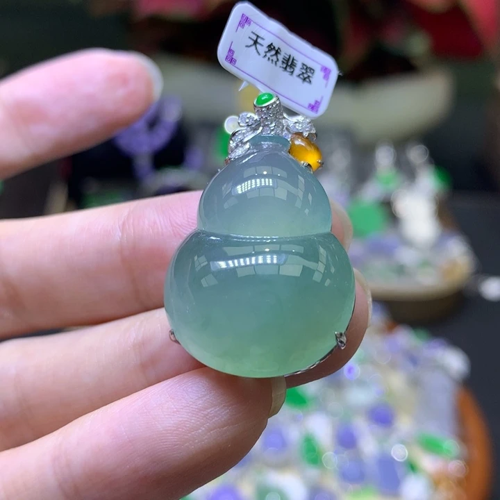 颈饰18K金镶嵌翡翠