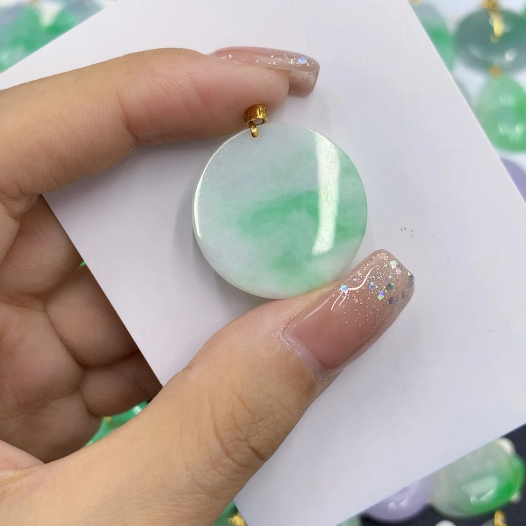 翡翠18K金镶嵌颈饰翡翠
