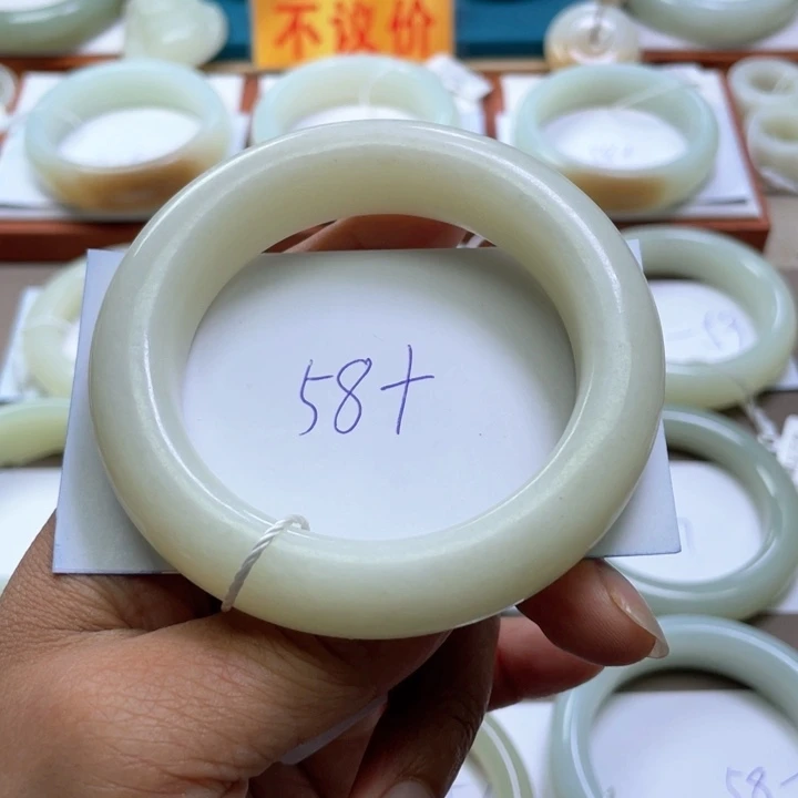 和田玉手镯未镶嵌秋*