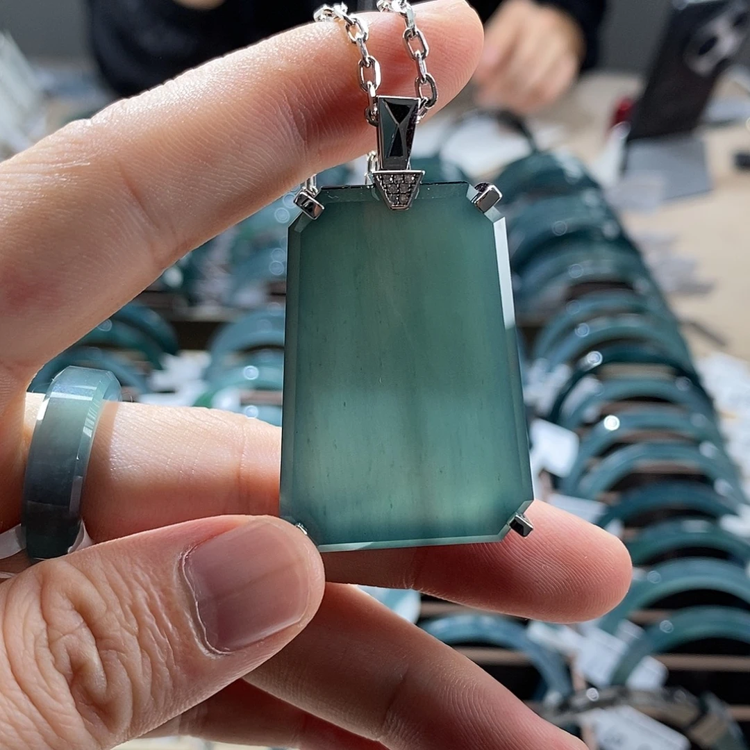 翡翠未镶嵌手镯无事牌