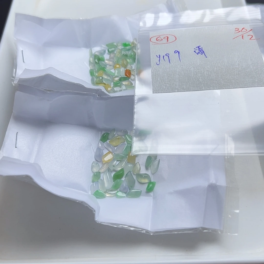 清***河定制翡翠未镶嵌翡翠