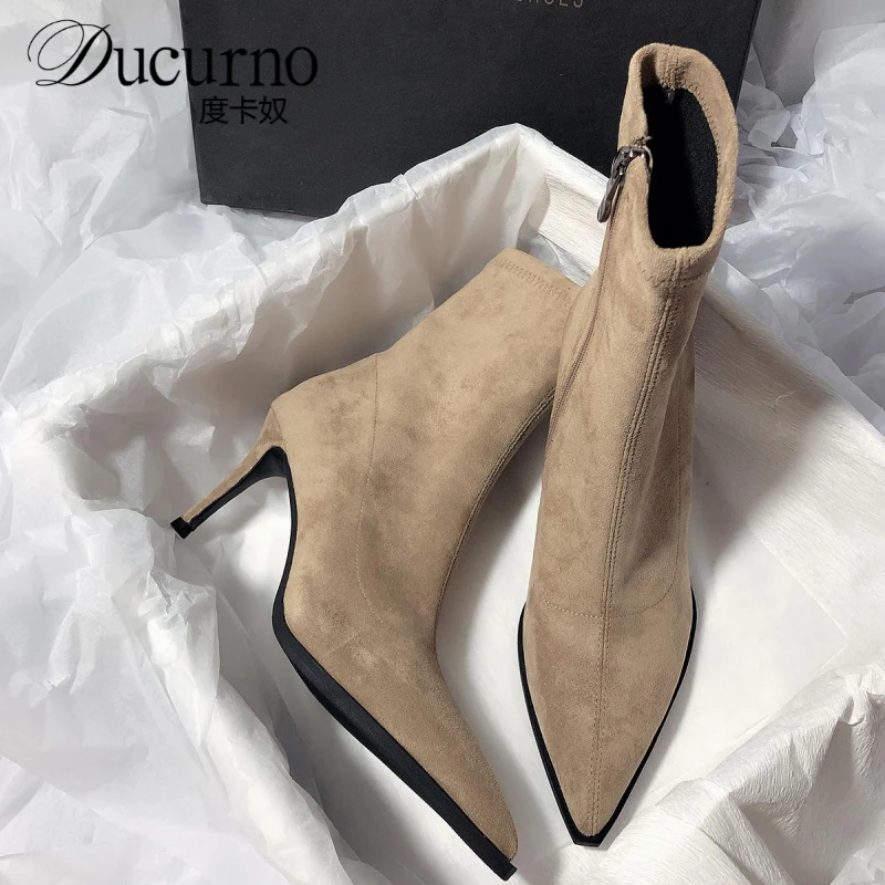 度卡奴新款尖头细跟短筒百搭瘦瘦靴侧拉链高跟绒面弹力靴时尚短靴
