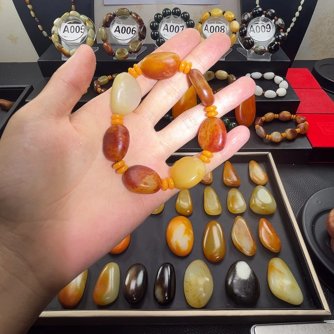 和田玉未镶嵌吊坠(赠链)