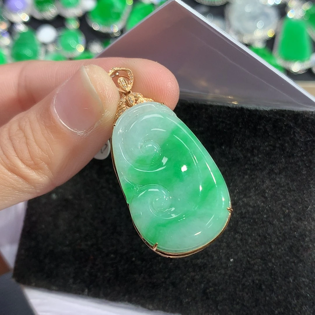 翡翠吊坠(赠链)18K金镶嵌