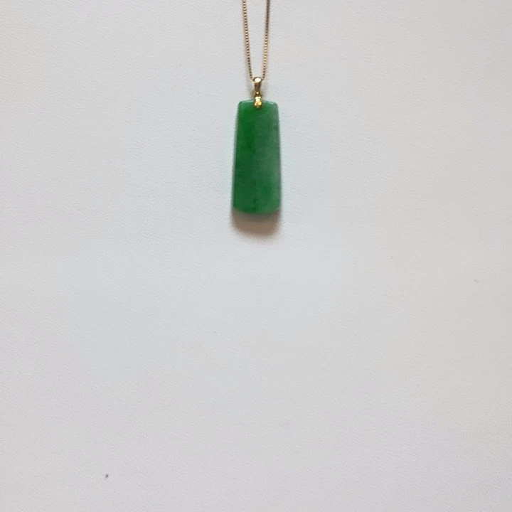 翡翠18K金镶嵌颈饰简单