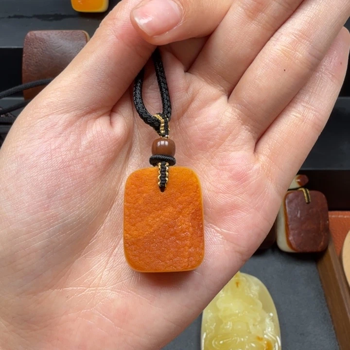 蜜蜡未镶嵌吊坠(赠链)