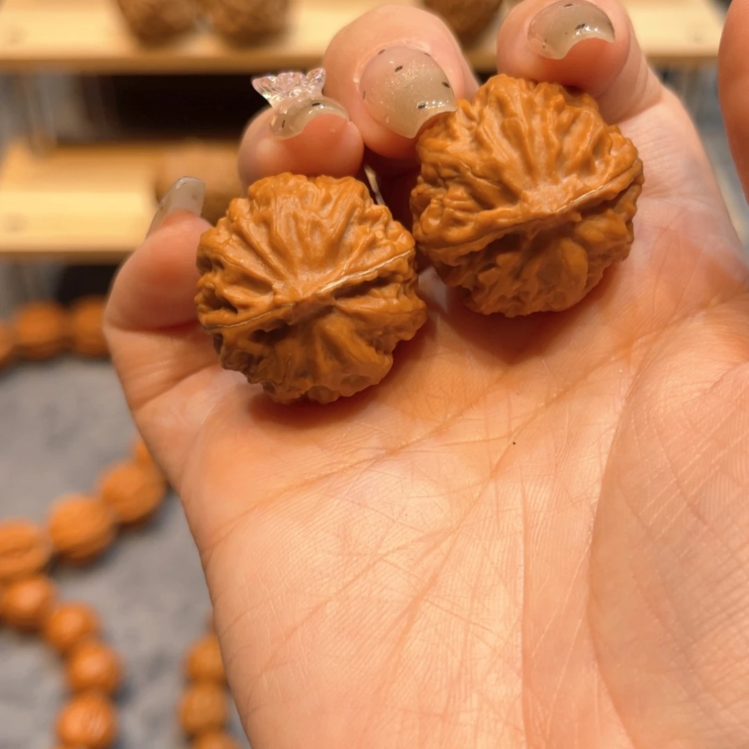 文玩核桃把件龙爪纹京八棱