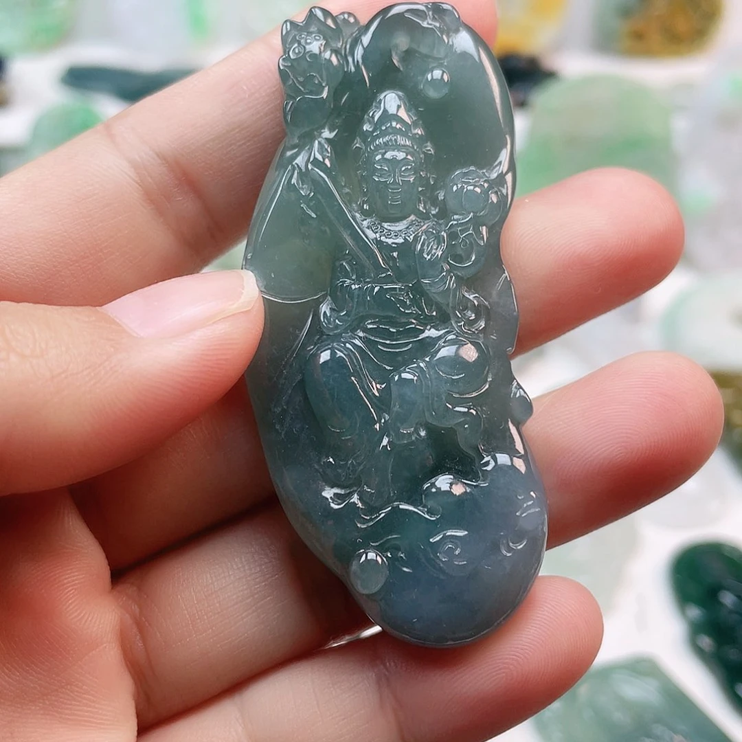 翡翠颈饰未镶嵌虚空