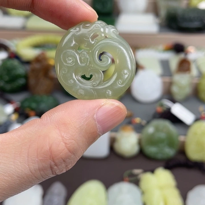 和田玉（糖玉）未镶嵌颈饰