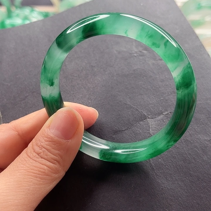未镶嵌手镯石英质玉
