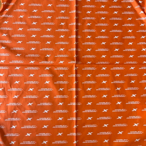 装饰橙色方巾多种使用方式