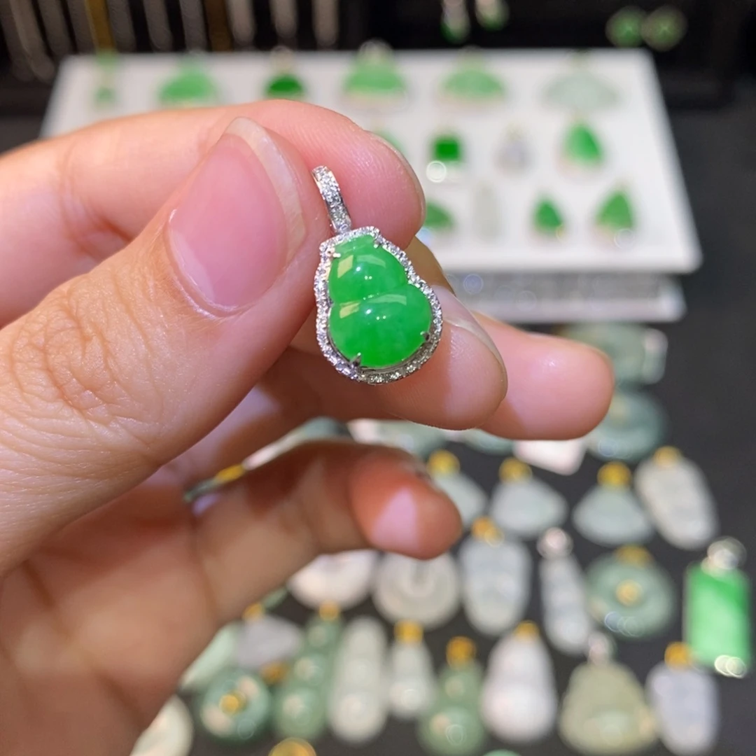 翡翠18K金镶嵌颈饰