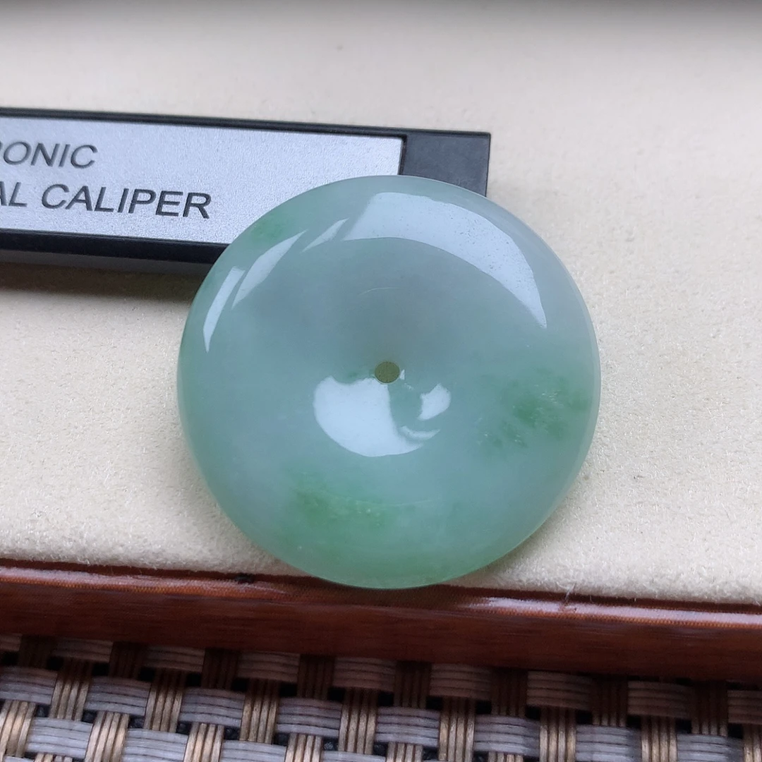 缅甸天然翡翠飘绿平安扣挂坠401/2.20尺寸：32×6.2mm
