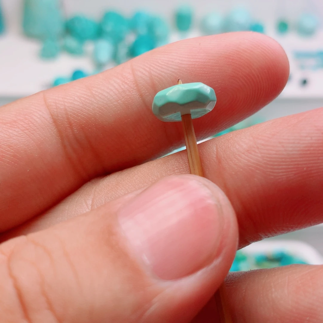 绿松石未镶嵌挂件