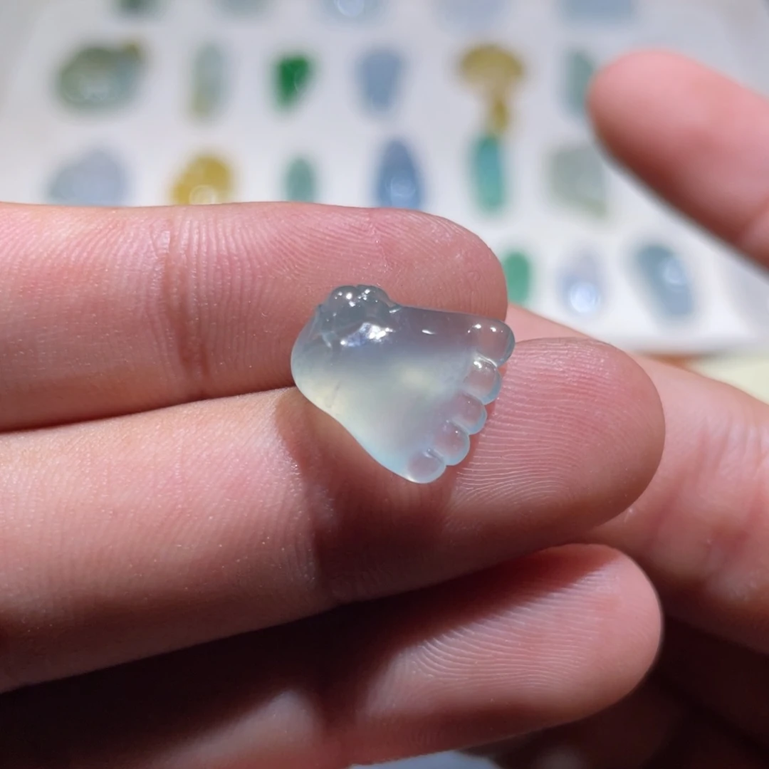 颈饰未镶嵌翡翠知足常乐